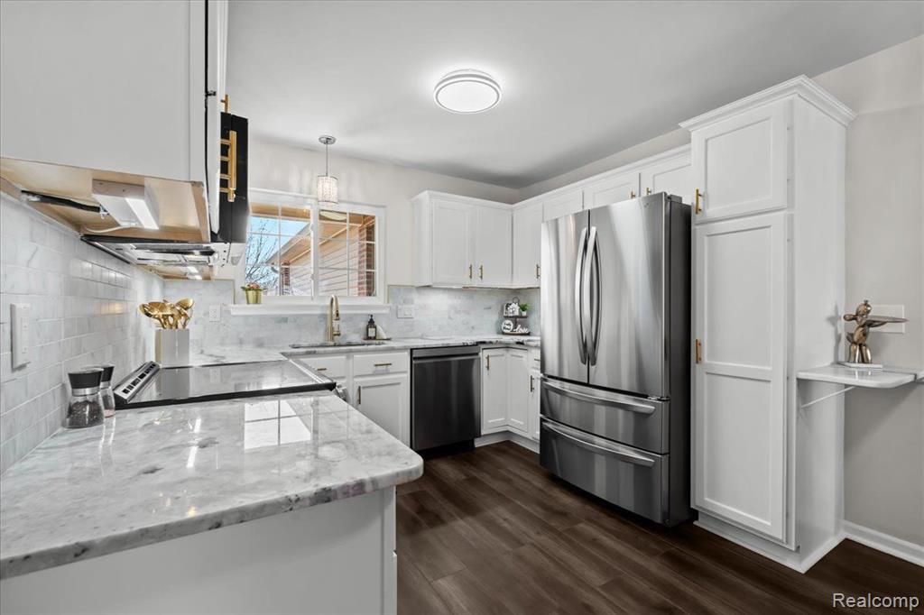 480 NEWBERRY Lane, Howell, MI 48843 — Photo 13
