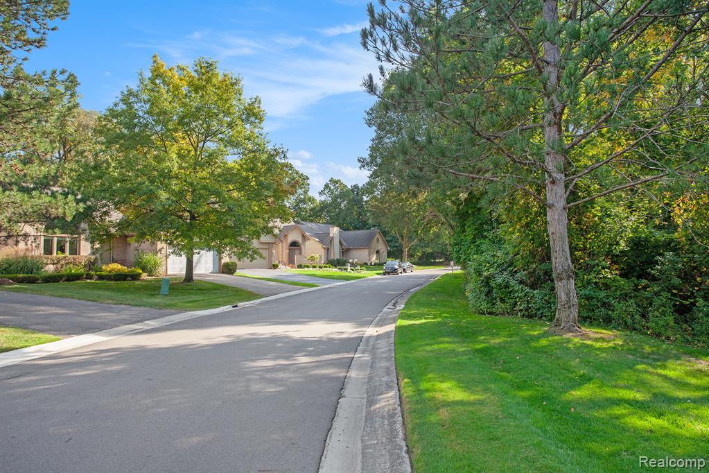 6830 Heron Point, West Bloomfield, MI 48323 — Photo 43