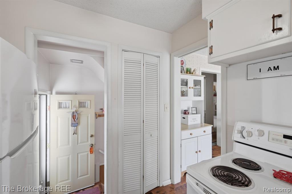 613 E Atherton Road, Flint, MI 48507