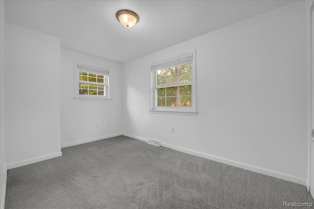 828 N Gainsborough Avenue, Royal Oak, MI 48067 — Photo 23