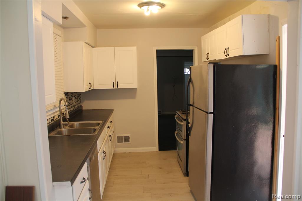 11470 E Lakepointe Street E, Detroit, MI 48224 — Photo 10