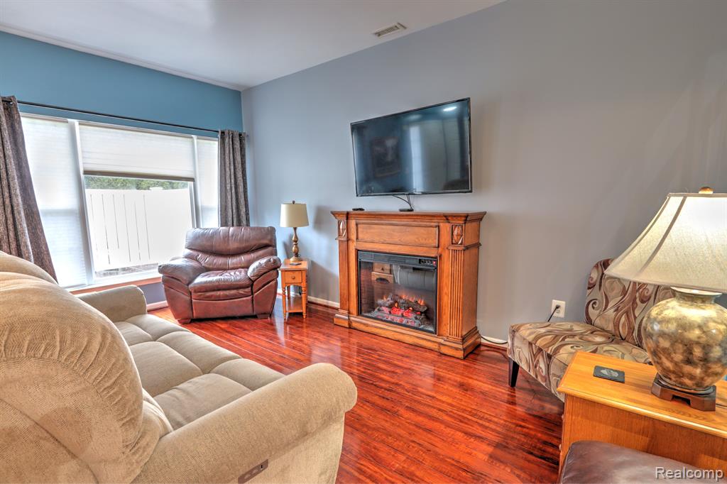 23074 FAIRLANE Boulevard, 6, Woodhaven, MI 48183 — Photo 14
