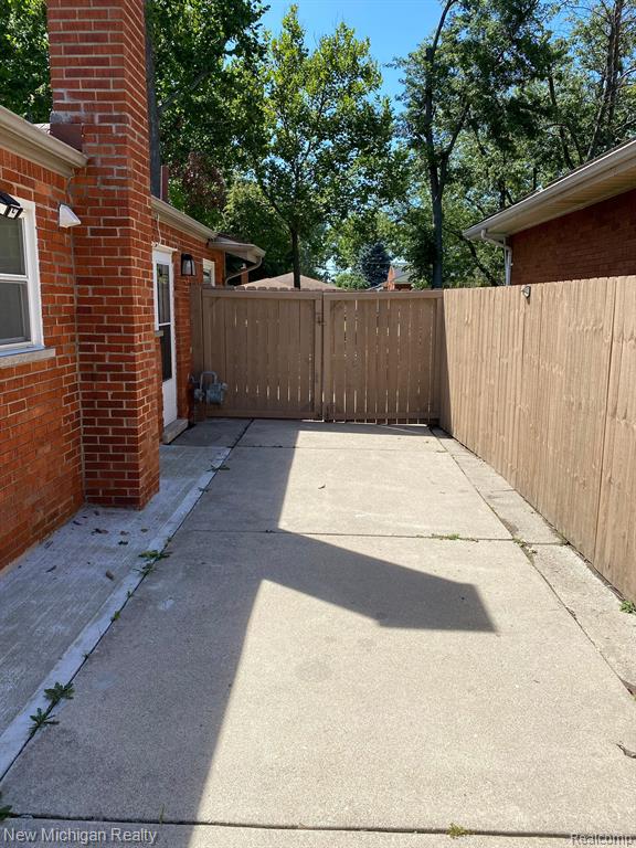 4671 MCKINLEY Street, Dearborn Heights, MI 48125 — Photo 15