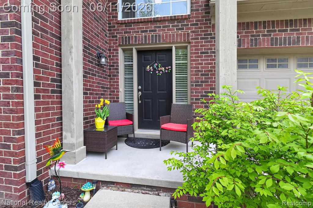 27412 Victoria Road, Novi, MI — Photo 2