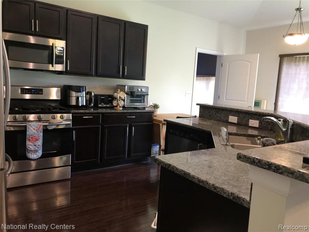 51271 UPLAND VIEW Street, Canton, MI 48188 — Photo 4