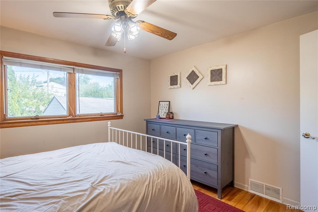 908 W Elmwood Avenue, Clawson, MI — Photo 20