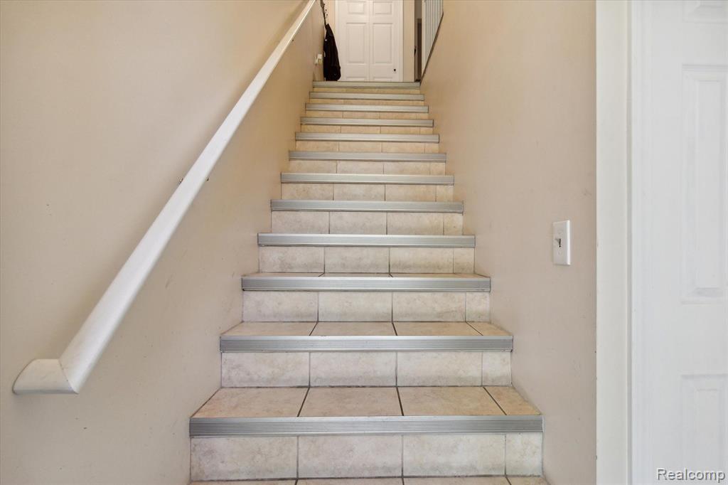 4174 BERKSHIRE Drive, Sterling Heights, MI 48314 — Photo 9
