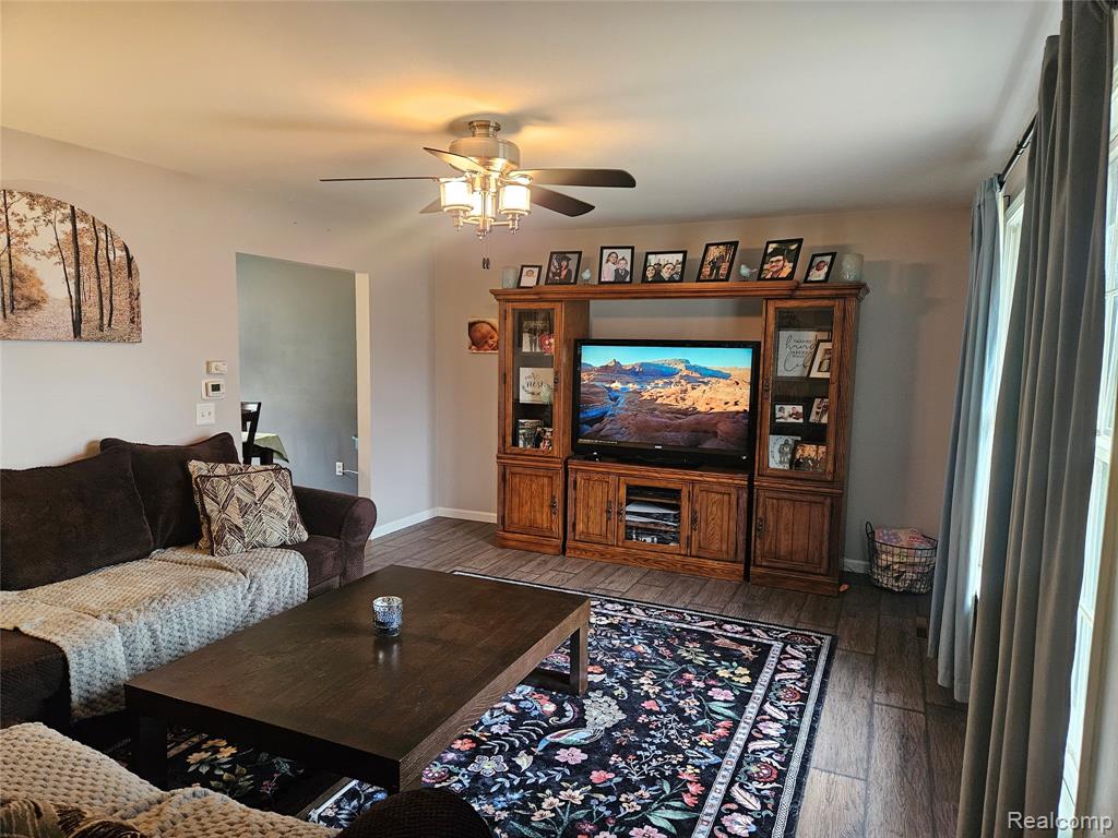 5244 Applewood Drive, Flushing, MI 48433 — Photo 2