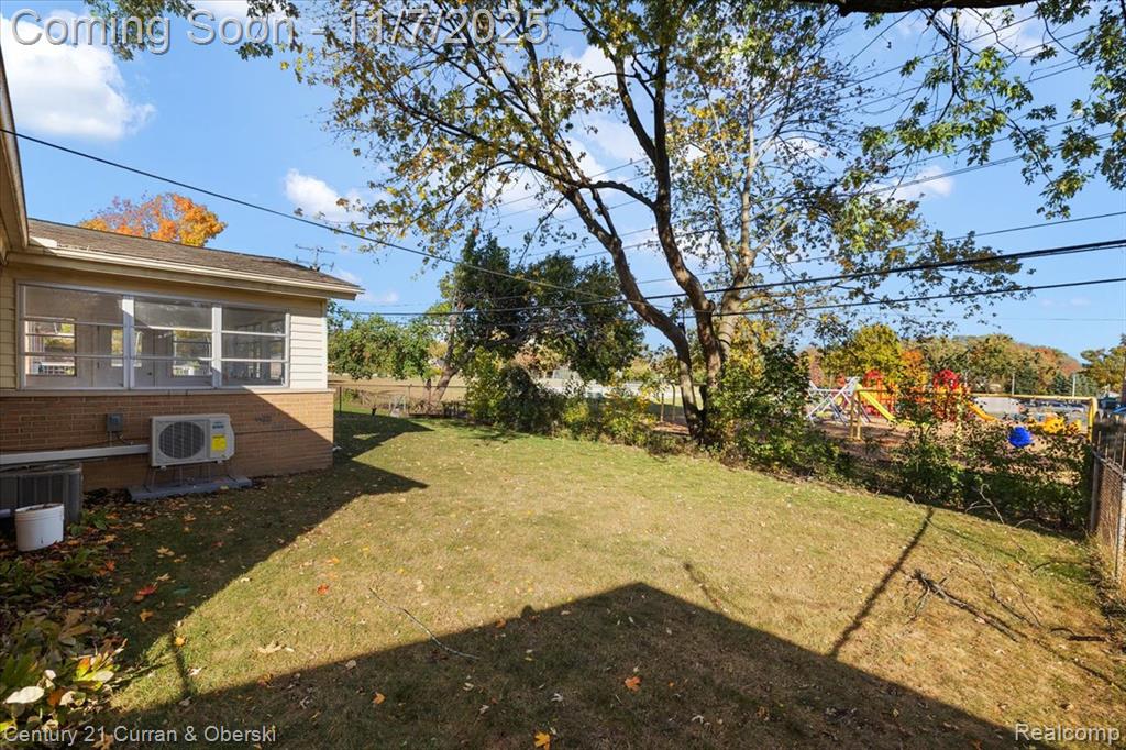 878 Brooklawn Drive, Troy, MI 48084 — Photo 32