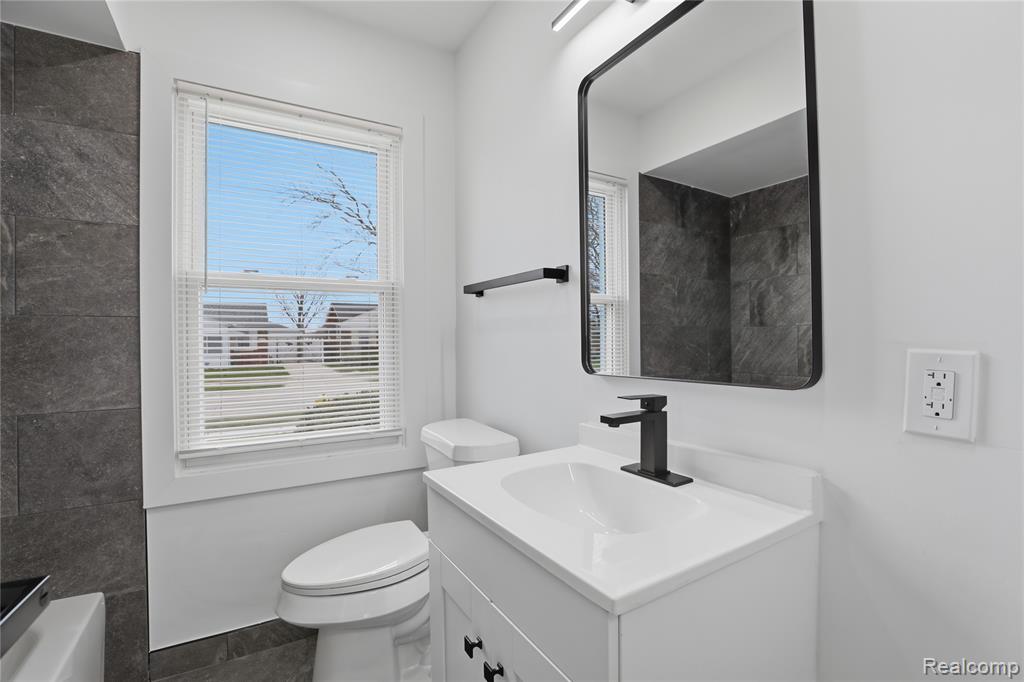 23509 Parklawn Street, Oak Park, MI 48237 — Photo 22