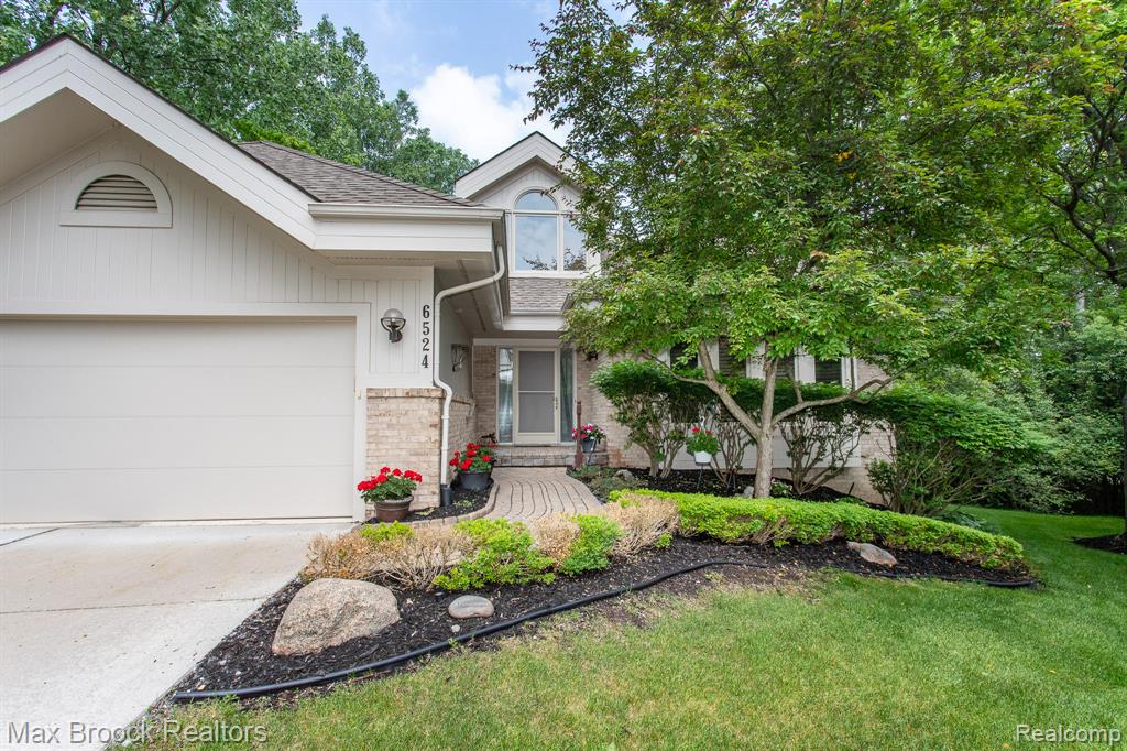 6524 Pleasant Lake Court, West Bloomfield, MI — Photo 3
