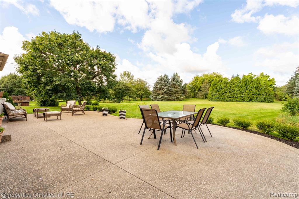 8410 S Shore Drive, Clarkston, MI 48348 — Photo 33
