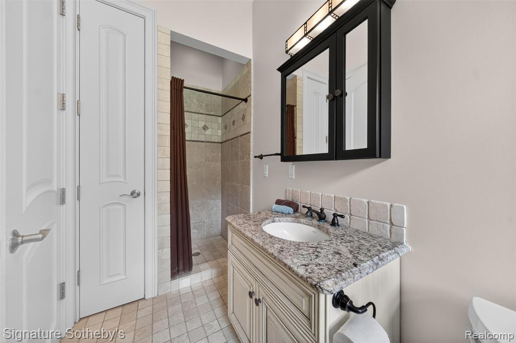 900 Hill Hollow Lane, Milford, MI 48381 — Photo 23