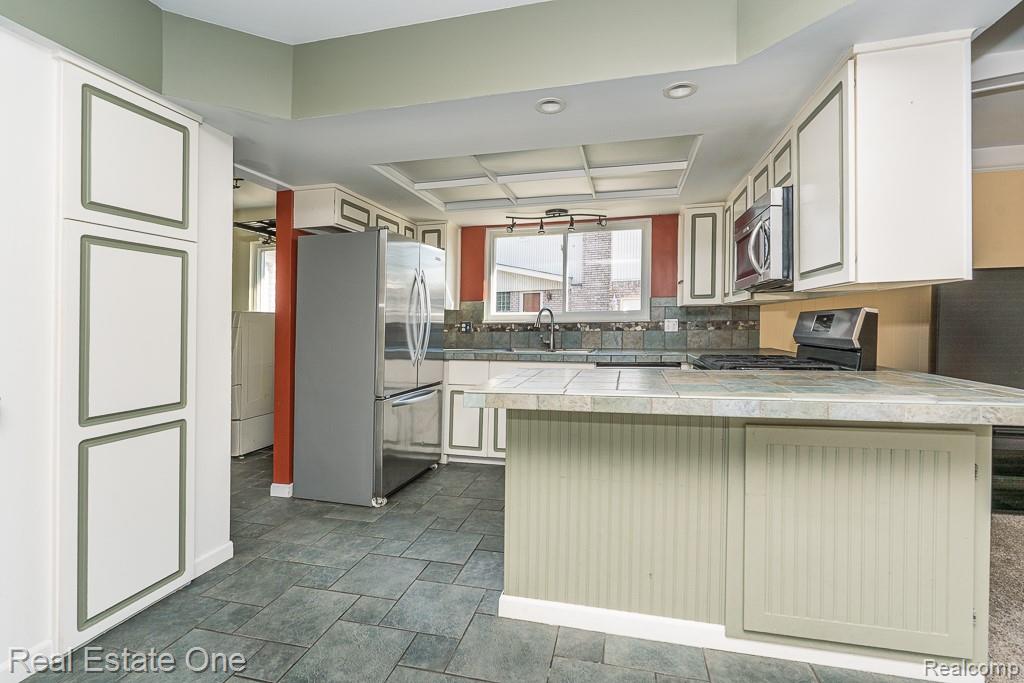 6621 Northpoint Drive, Troy, MI 48085 — Photo 32