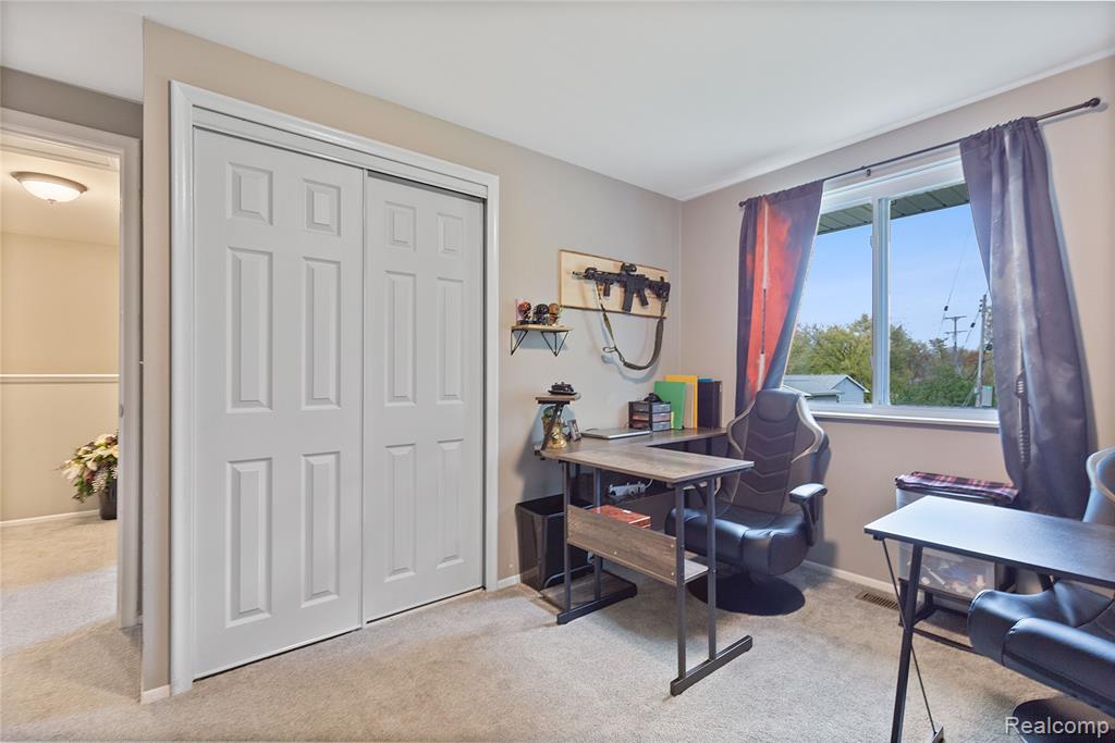 5423 Meadowcrest Drive, Flint, MI 48532 — Photo 19