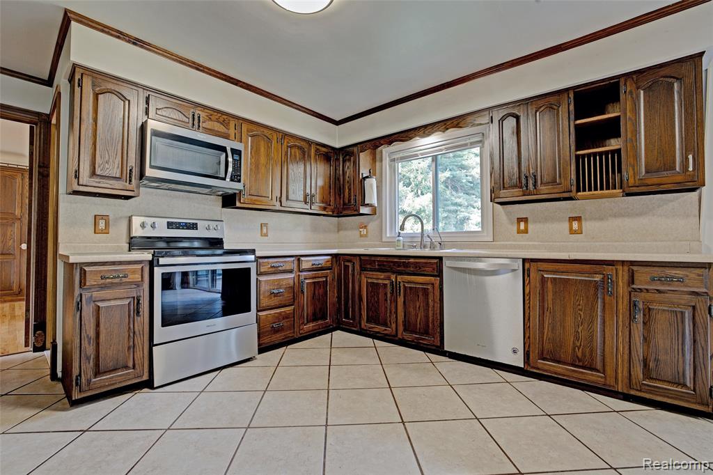 300 Sherman Court, Ortonville, MI 48462 — Photo 26