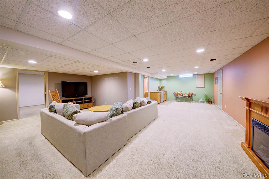 781 SANDALWOOD Road, Canton, MI 48188 — Photo 31