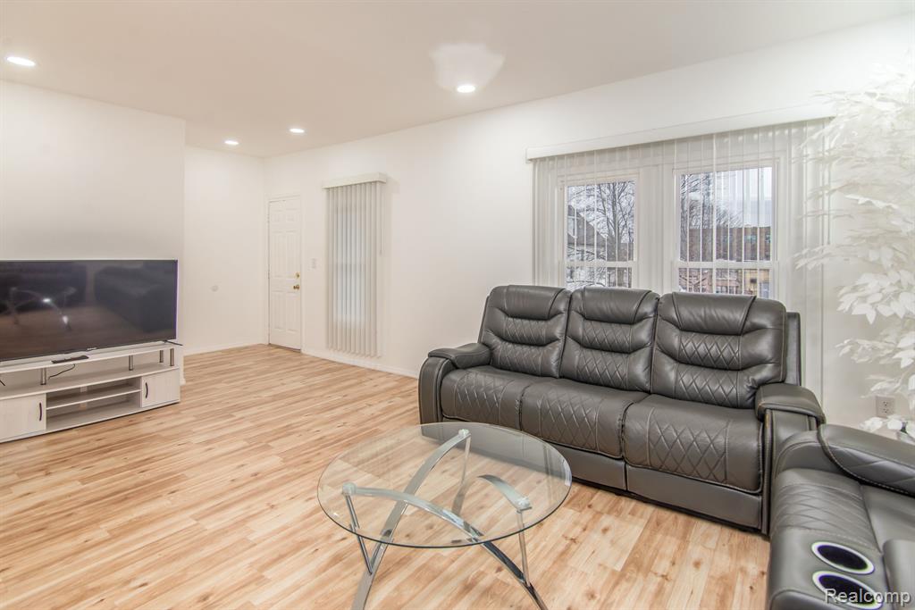 625 HORTON Street, Detroit, MI 48202 — Photo 5