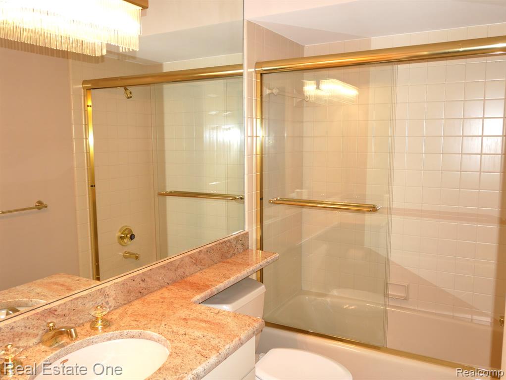 7383 SIMSBURY Drive, West Bloomfield, MI — Photo 33