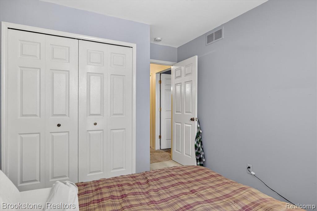 30 Pine Tree Ridge Drive, Waterford, MI, 48327