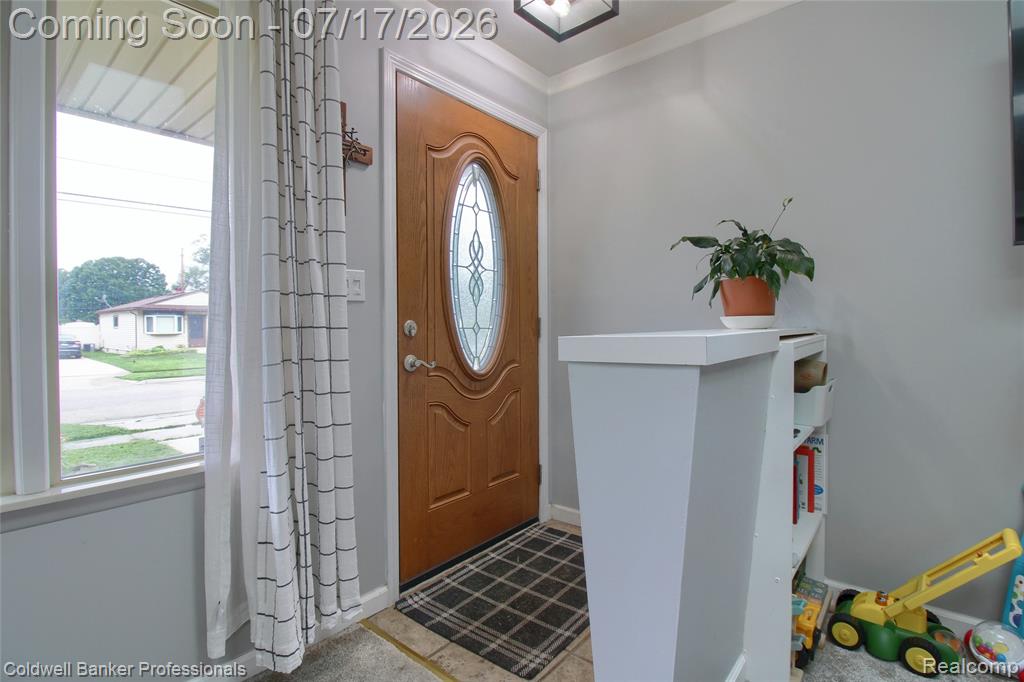 9118 Deering Street, Livonia, MI 48150 — Photo 4