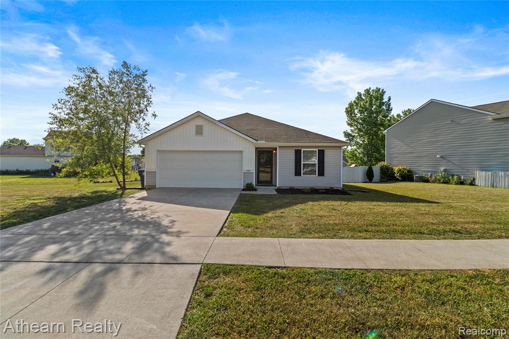 595 Rockway Drive, Linden, MI 48451 — front exterior