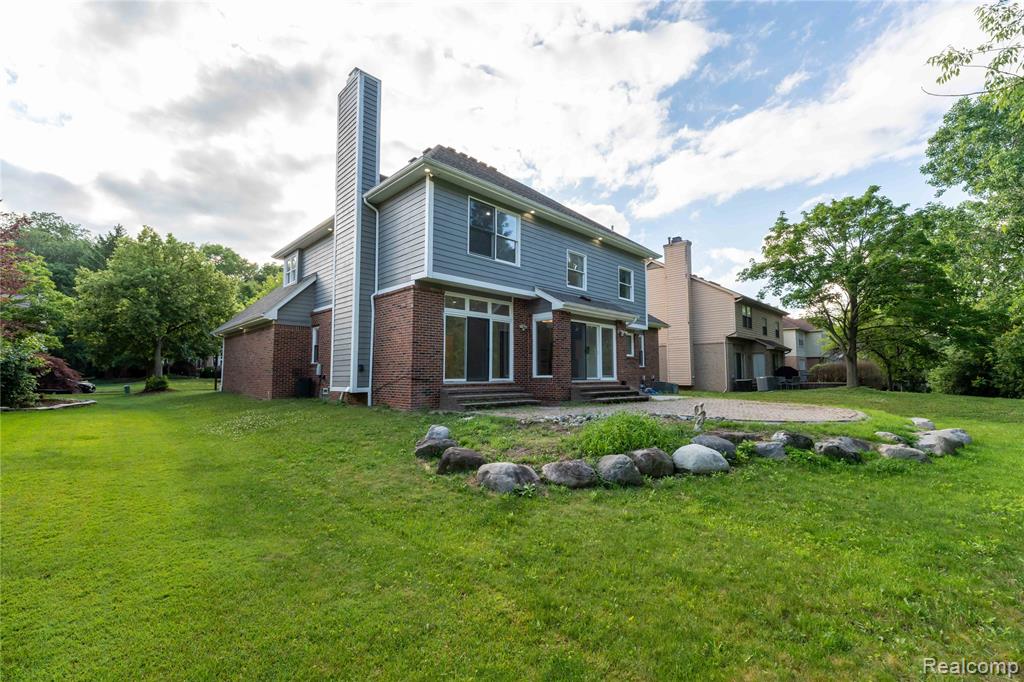 7386 Woodlore Drive, West Bloomfield, MI 48323 — Photo 40