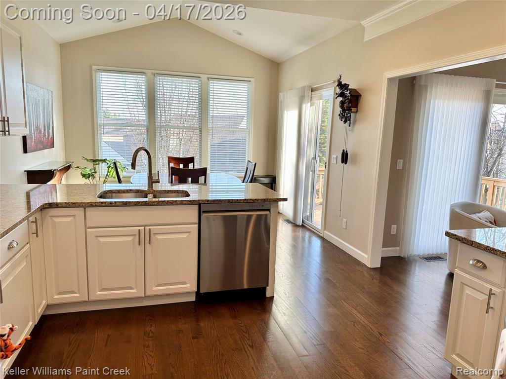 1648 Boulder Court, 31, Rochester, MI 48306 — Photo 14