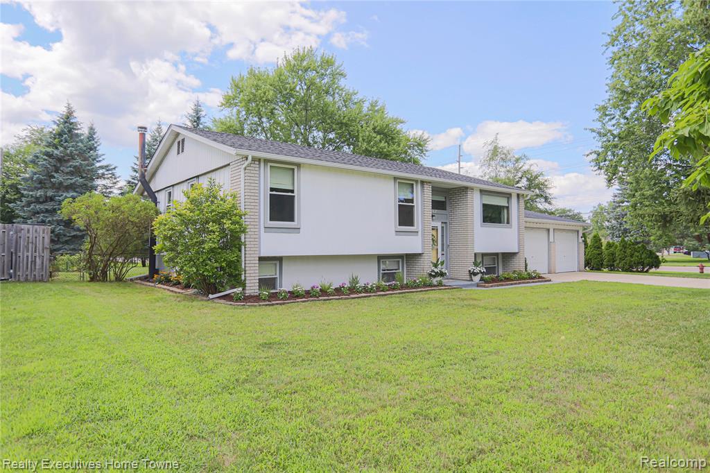 2687 Los Angeles Drive, Wolverine Lake, MI 48390 — Photo 5