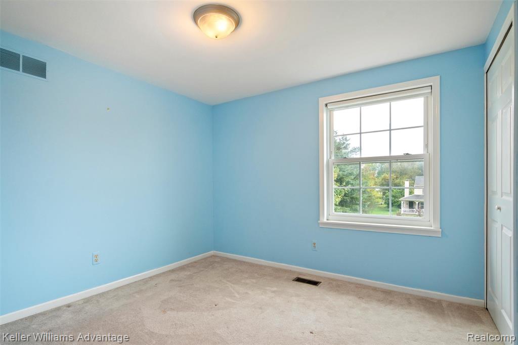 60422 Lamplighter Drive, New Hudson, MI 48165 — Photo 17