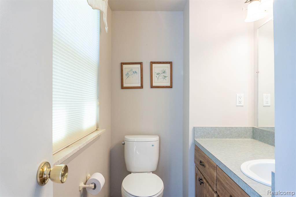8362 LAKEVIEW Drive, Ypsilanti, MI 48198 — Photo 12