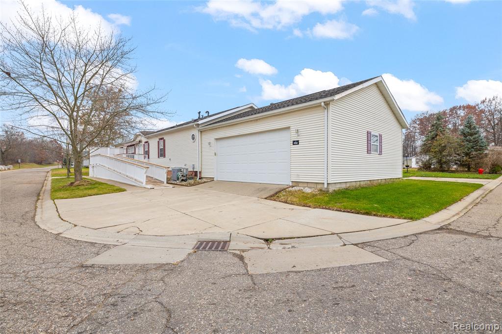 4966 Venice Circle, Northville, MI 48167 — Photo 27
