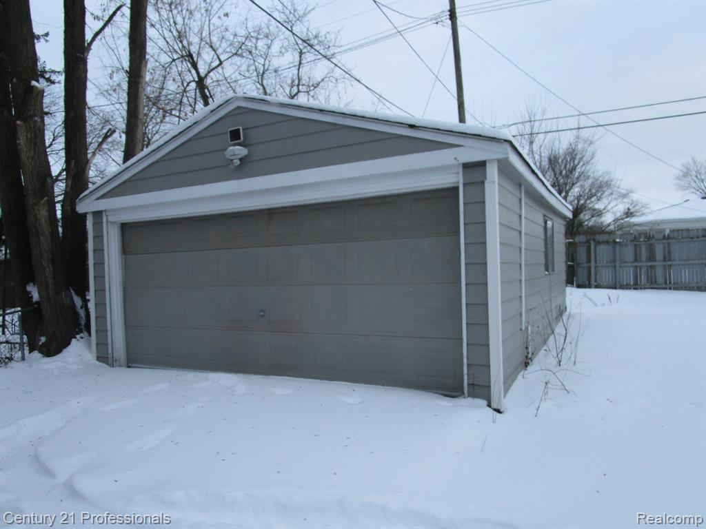 22811 Purdue Avenue, Farmington, MI 48336 — Photo 2