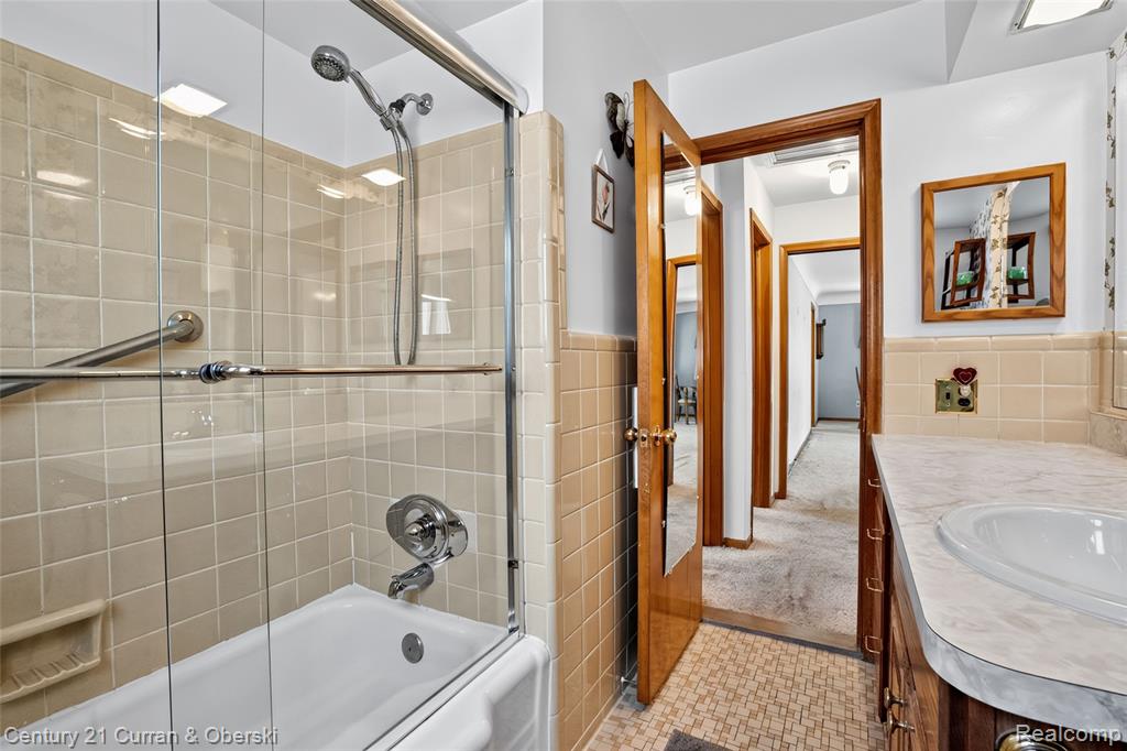 8224 N Evangeline Street, Dearborn Heights, MI 48127 — Photo 18