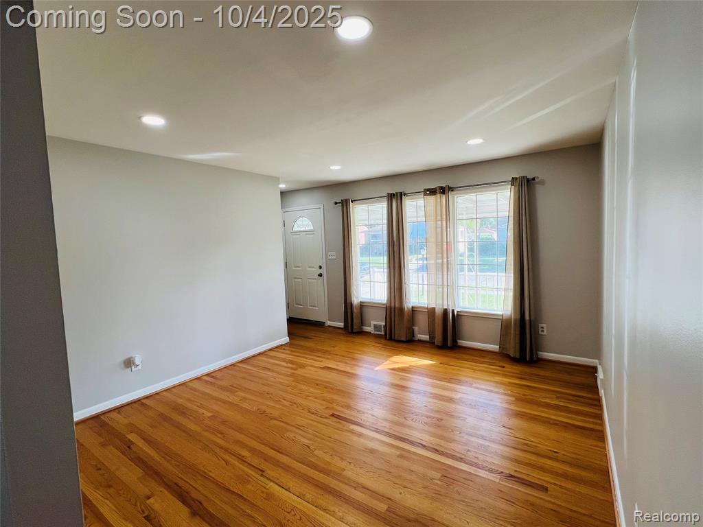 939 Deering Street, Garden City, MI — Photo 3