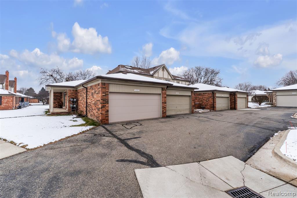49285 Ashley Court, Shelby Twp, MI 48315 — Photo 55