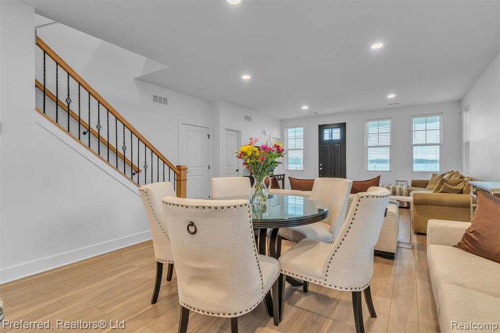 5264 Cooley Lake Road, Waterford, MI 48327 — Photo 15