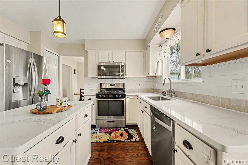 491 River Ridge Drive, Waterford, MI 48327 — Photo 13