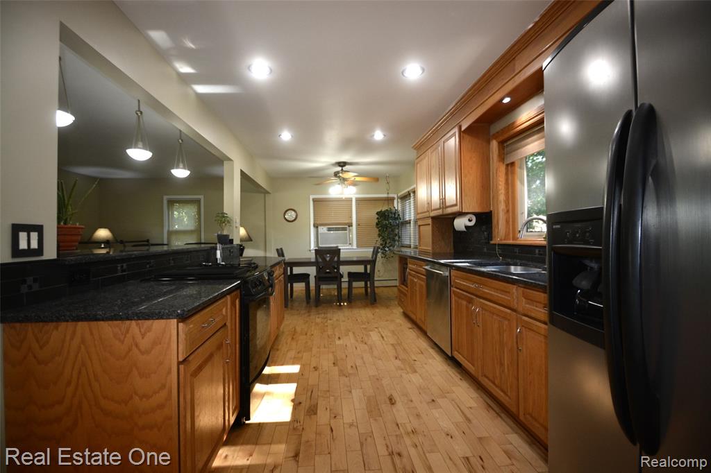 615 Willard Avenue, Rochester Hills, MI 48307 — Photo 12