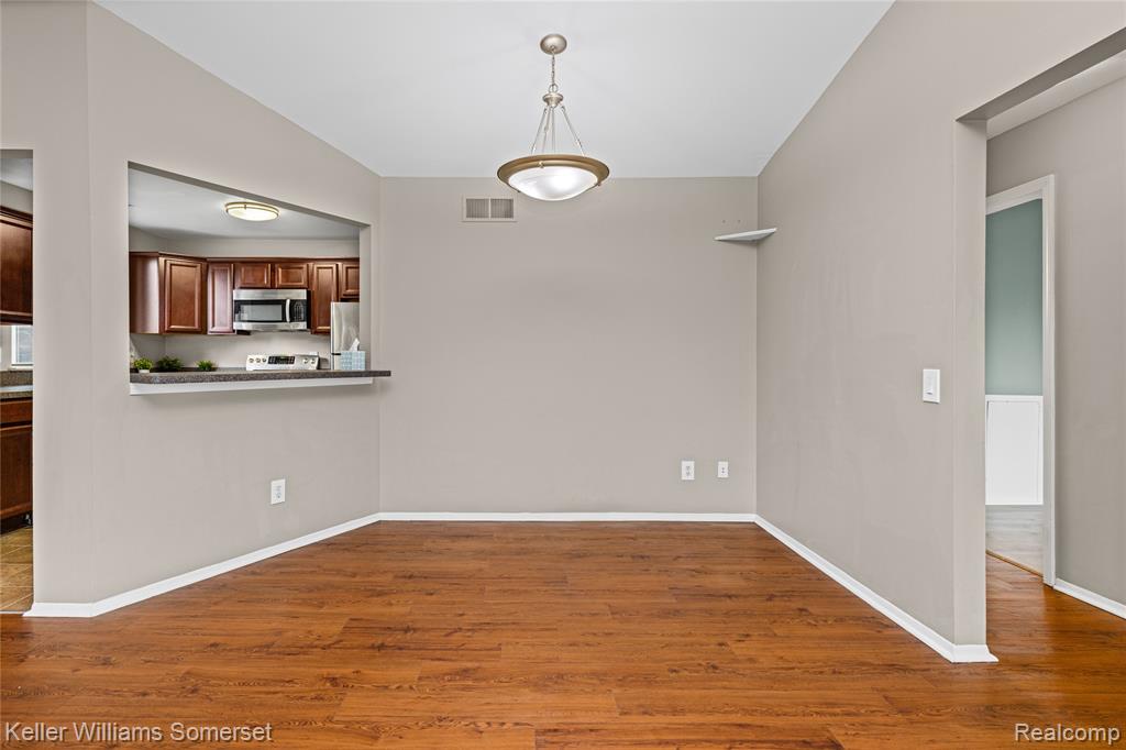 20745 Indian Creek Drive, Farmington Hills, MI 48335 — Photo 12