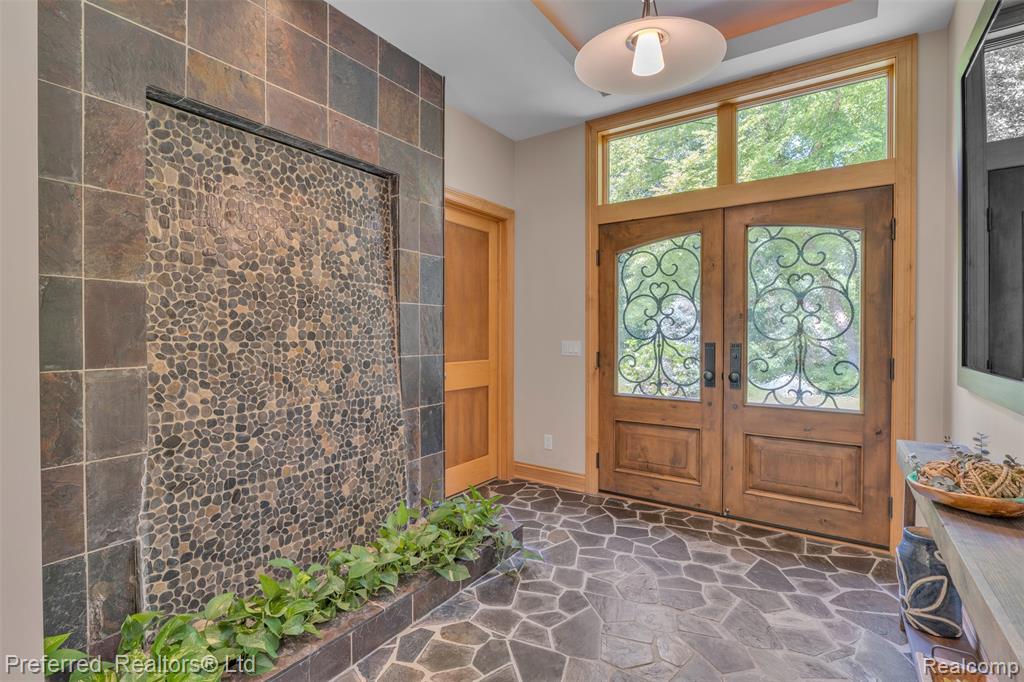 12196 Woodline Drive, Fenton, MI 48430 — Photo 35