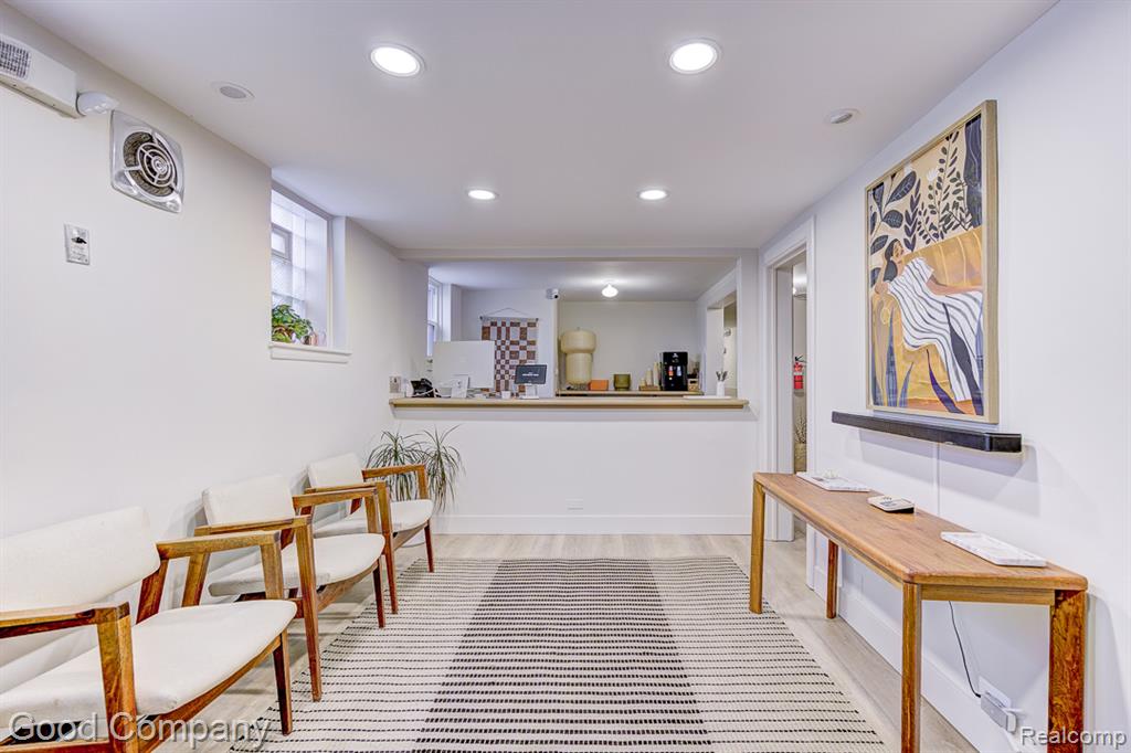 8750 W 9 Mile Road, Oak Park, MI 48237 — Photo 4