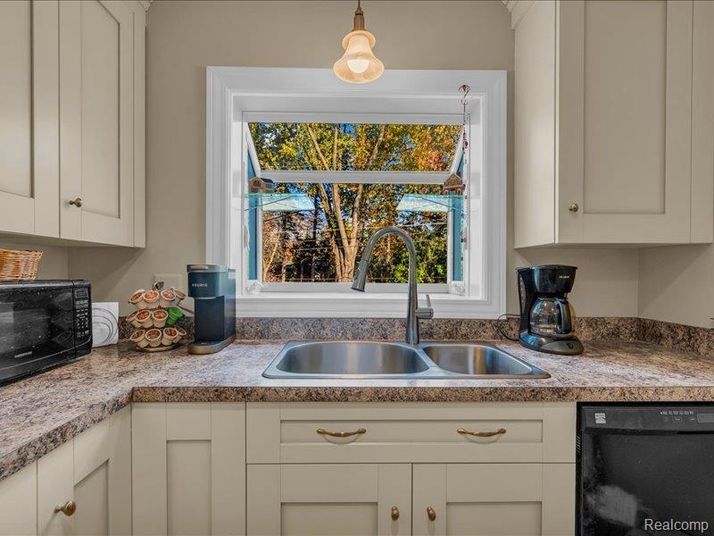 5093 Helene Avenue, Shelby Twp, MI 48316 — Photo 17
