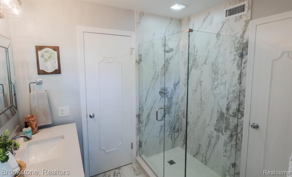 20323 N Riverhill Drive, Clinton Twp, MI 48036 — Photo 17