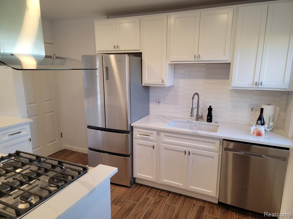 614 E 13 MILE Road, Royal Oak, MI 48073 — Photo 10