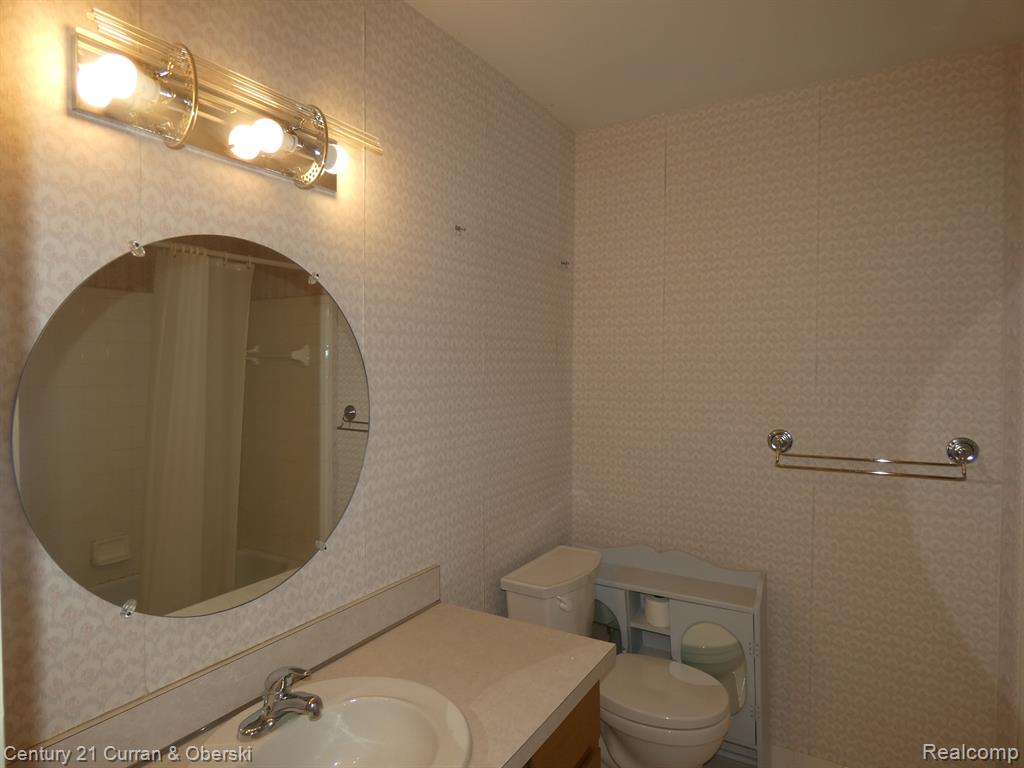 42563 PLYMOUTH HOLLOW Drive, Plymouth, MI 48170 — Photo 17