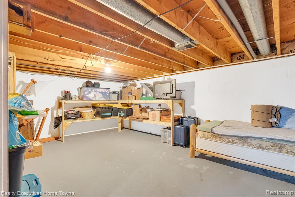 5011 STATE Road, Fort Gratiot, MI 48059 — Photo 35
