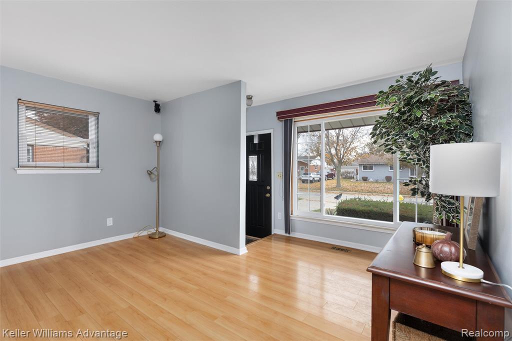 6927 Apache Trail, Westland, MI — Photo 4