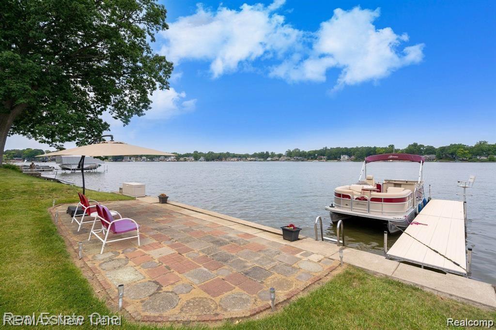6768 HATCHERY Road, Waterford, MI 48327 — Photo 5