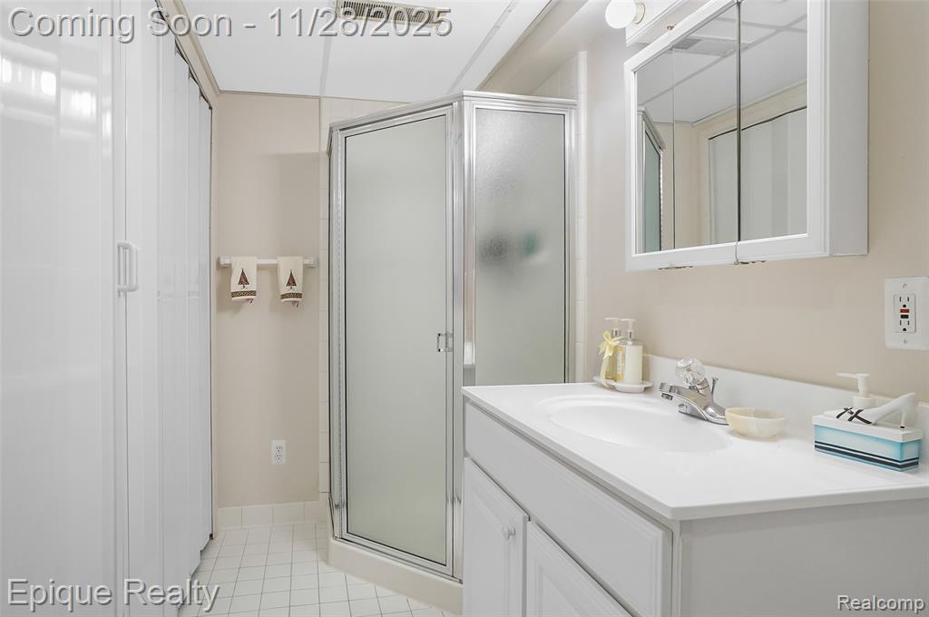 2164 Bordeaux Street, West Bloomfield, MI, 48323